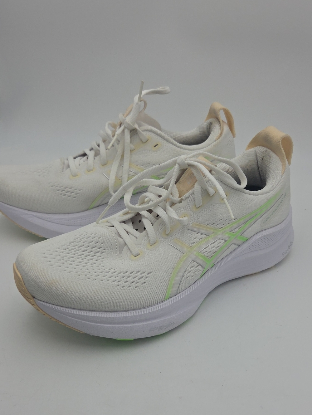Women's Asics Gel-Kayano 32, White/Seashell, 10 Used